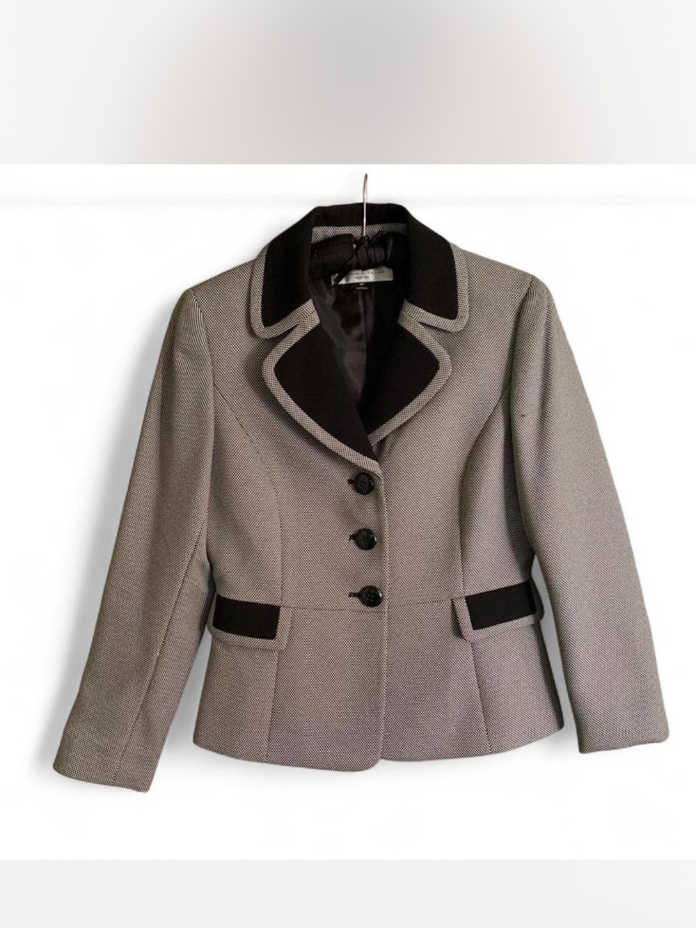 Classic Tailored Preppy Tahari Gray herringbone Blazer with Black Trim Size 4P